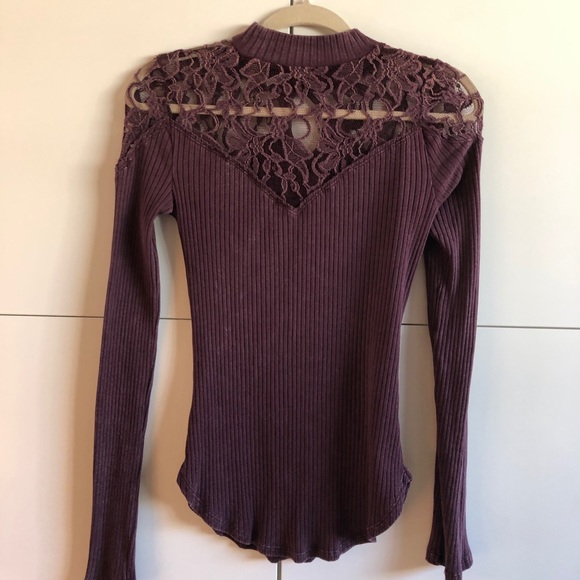 FREE PEOPLE BURGUNDY TURTLENECK - Picture 1 of 5